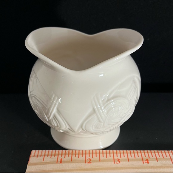 Belleek Collectors International Society Celtic Bowl Vase Celebrating 150‎ Years - Picture 1 of 5